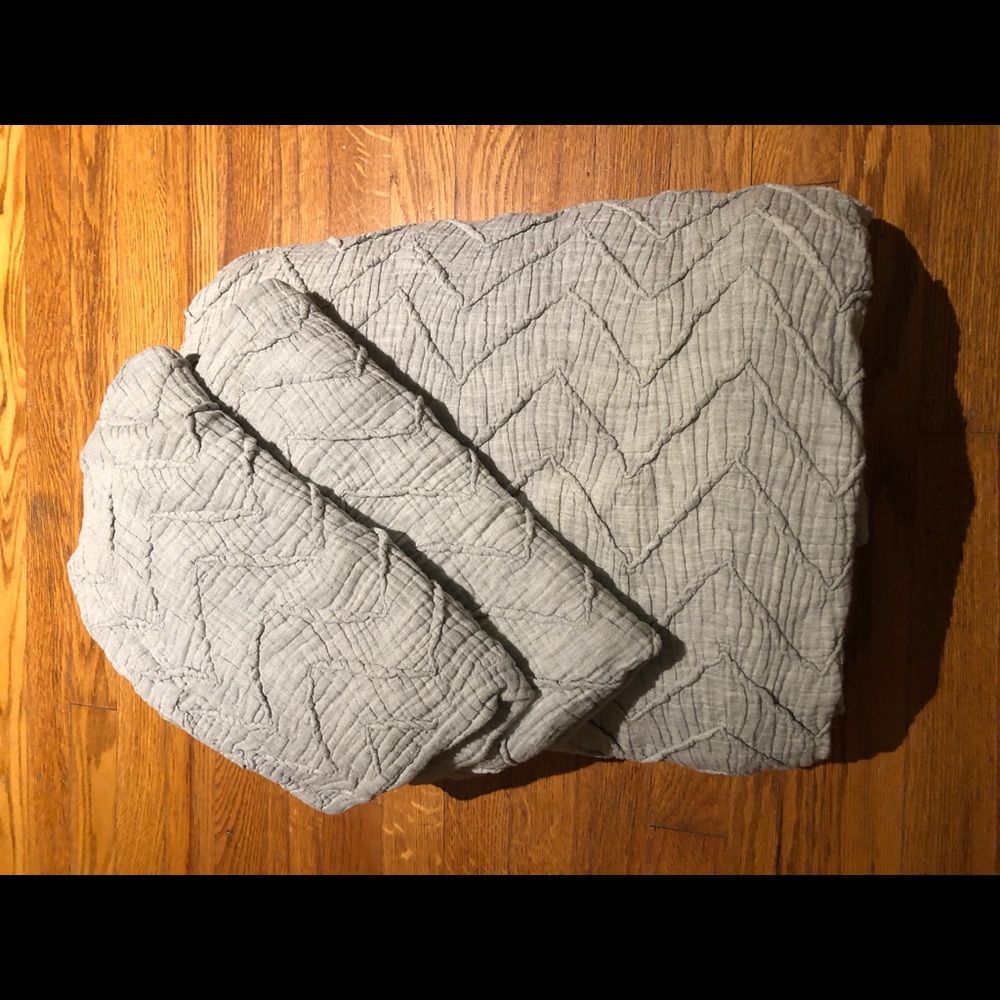 Grey full/queen duvet with two shams
